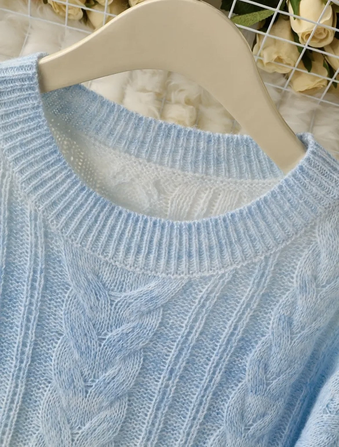 Cozy Blue-and-white Ombré Cable-knit Crew-neck Sweater
